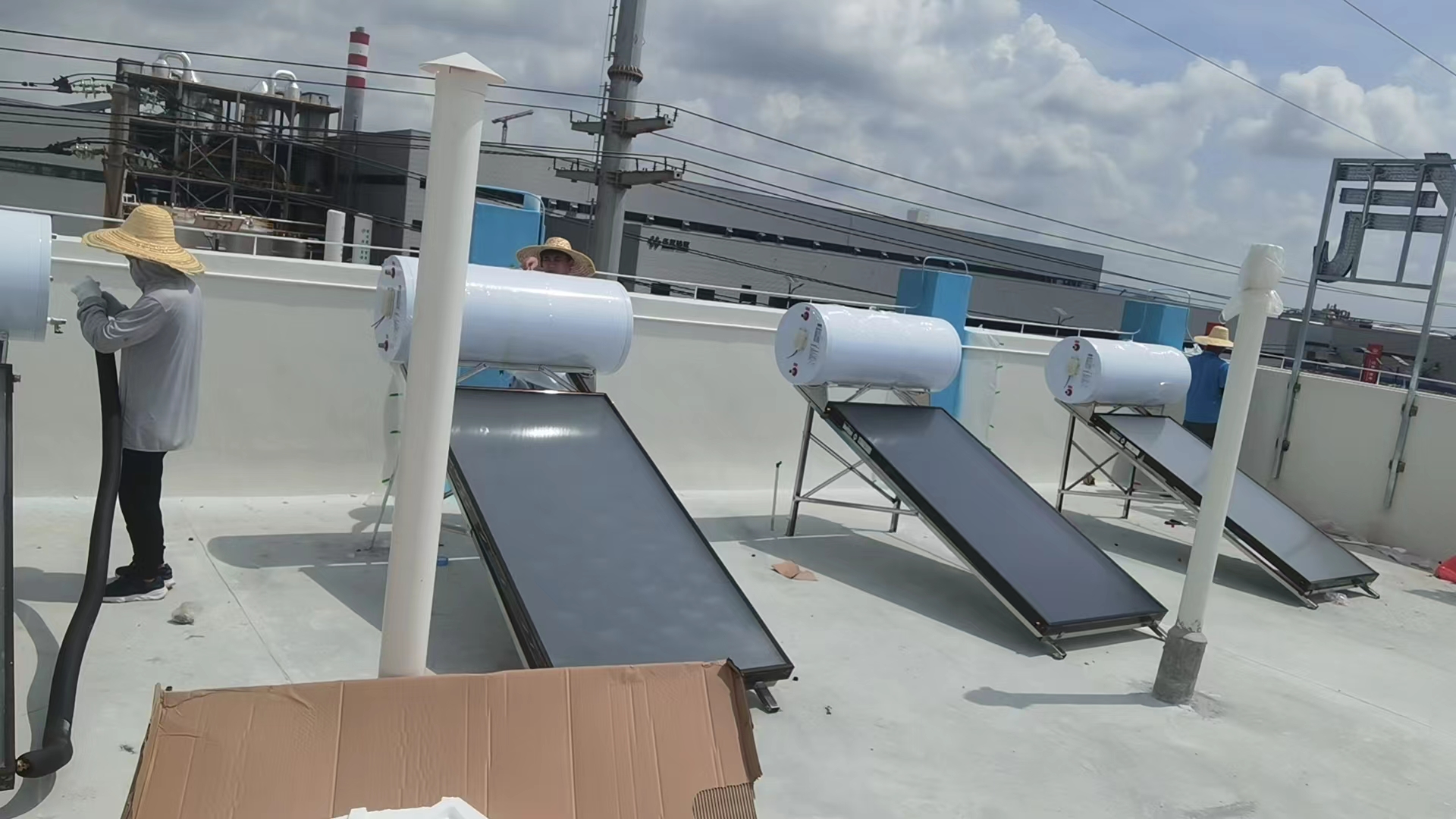 中铁12局承压太阳能热水器